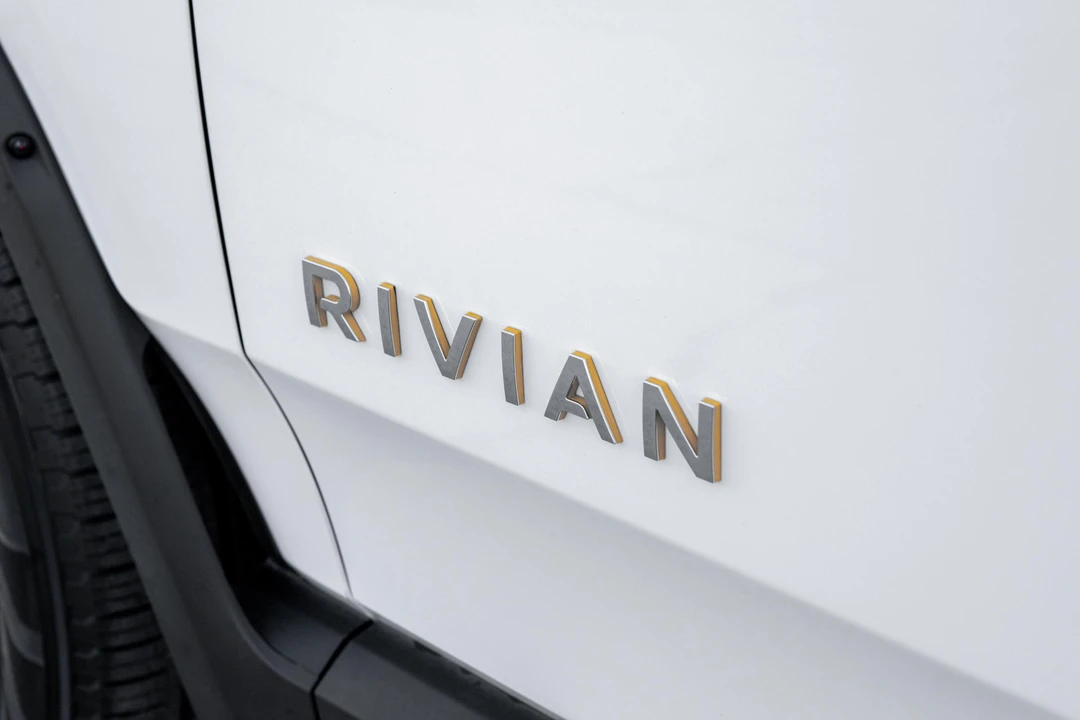 2023 Rivian R1S - Image 17 of 31