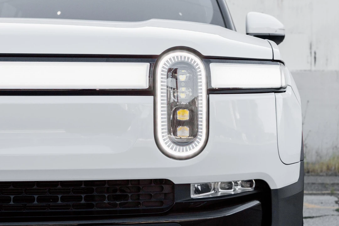 2023 Rivian R1S - Image 12 of 31