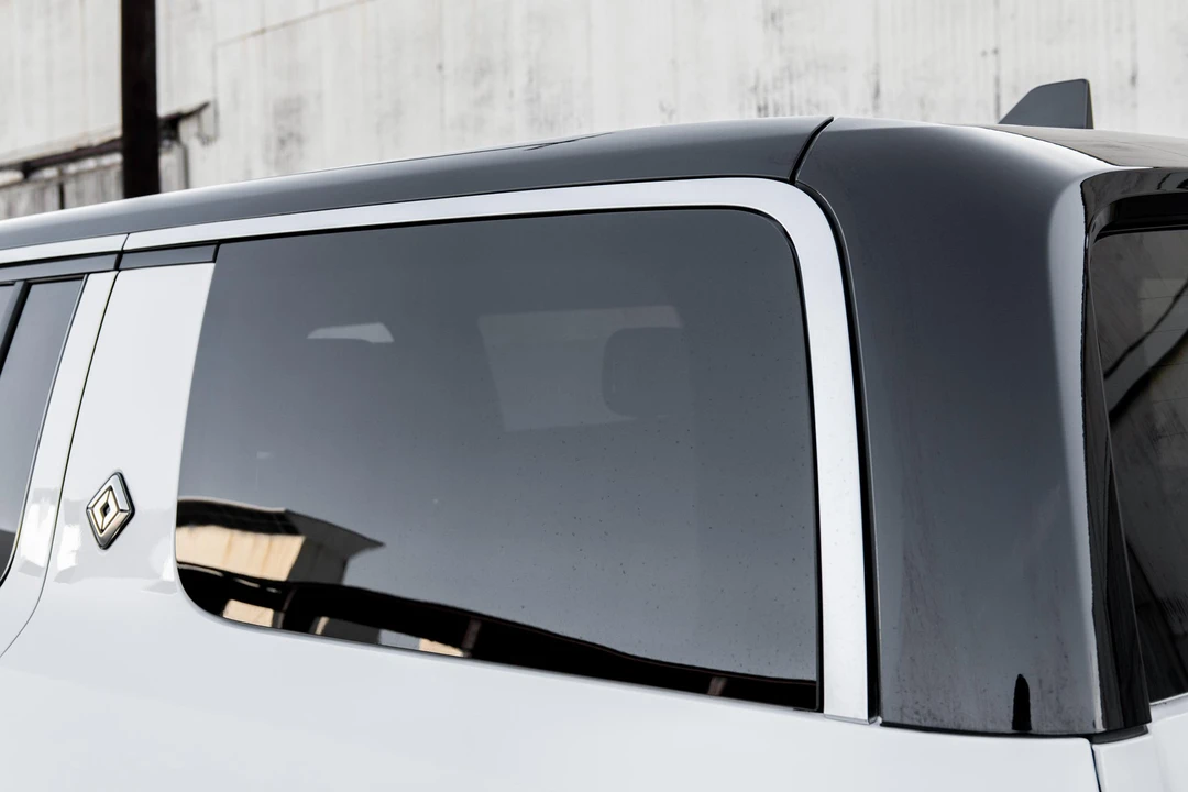 2023 Rivian R1S - Image 23 of 31