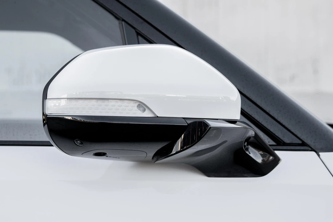 2023 Rivian R1S - Image 30 of 31
