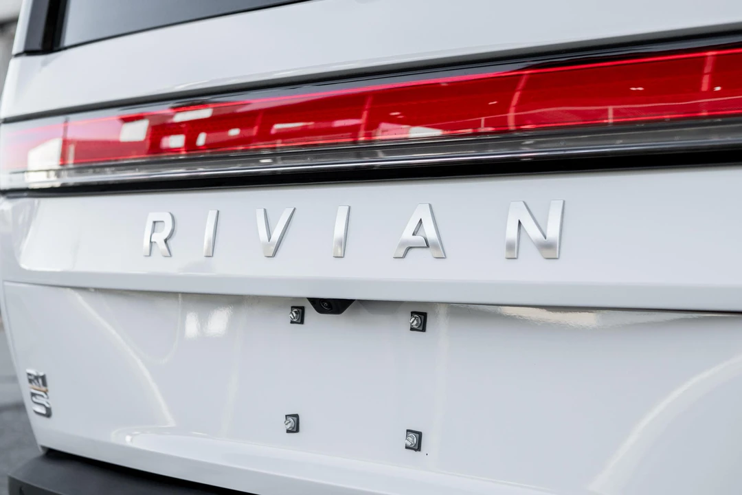 2023 Rivian R1S - Image 26 of 31