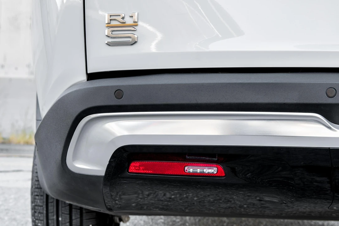 2023 Rivian R1S - Image 27 of 31