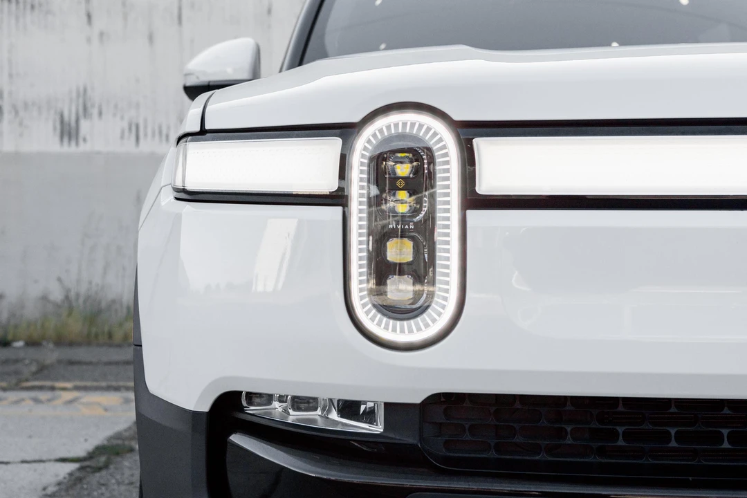 2023 Rivian R1S - Image 9 of 31