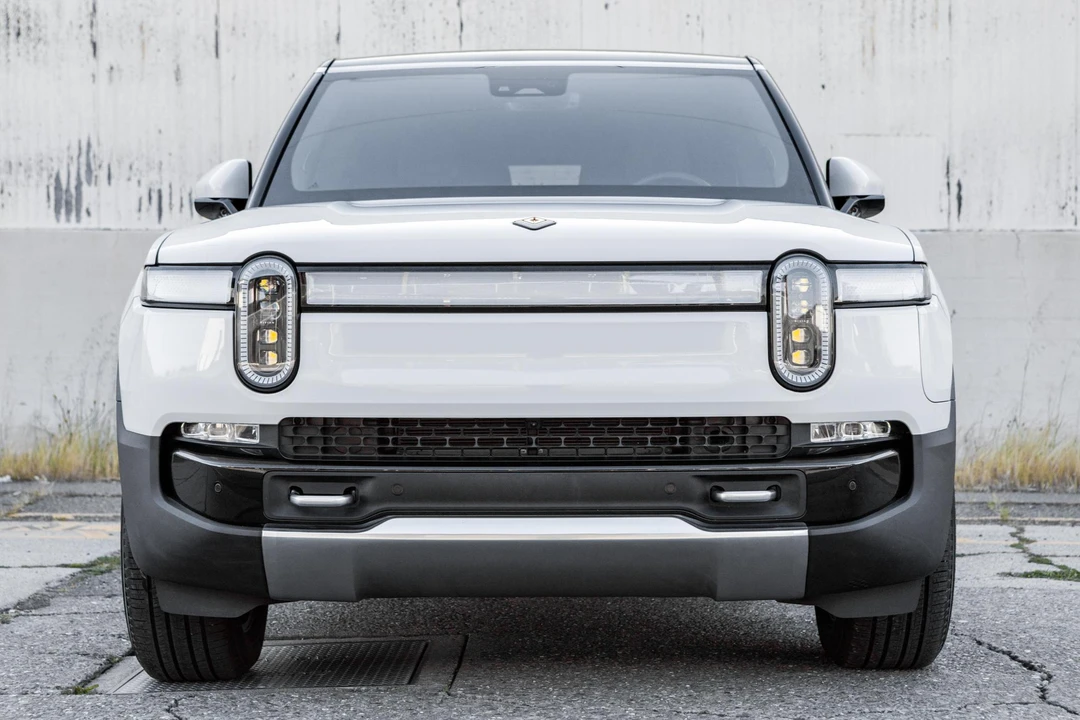 2023 Rivian R1S - Image 2 of 31