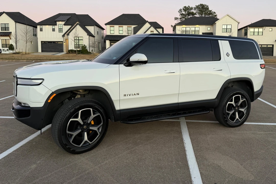 2023 Rivian R1S - Image 3 of 31