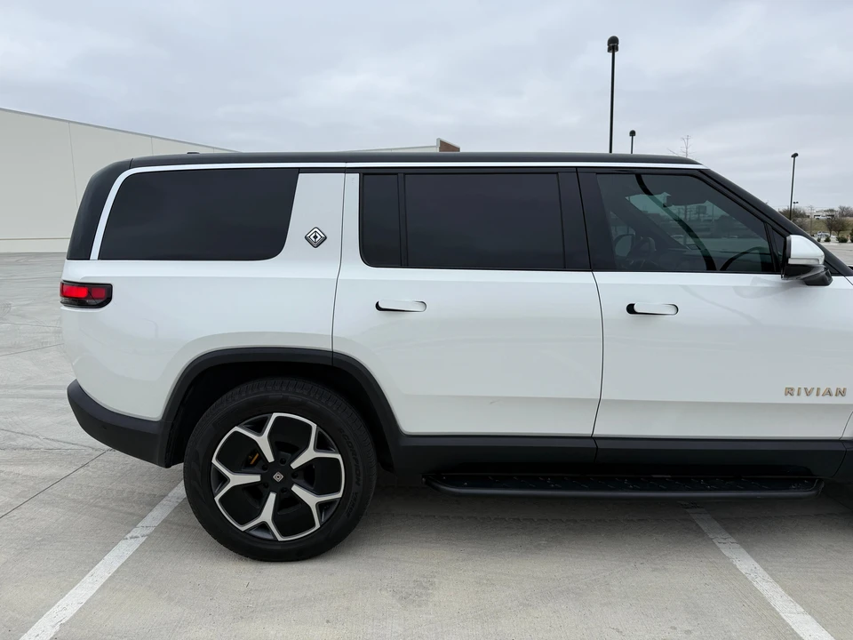 2023 Rivian R1S - Image 23 of 31