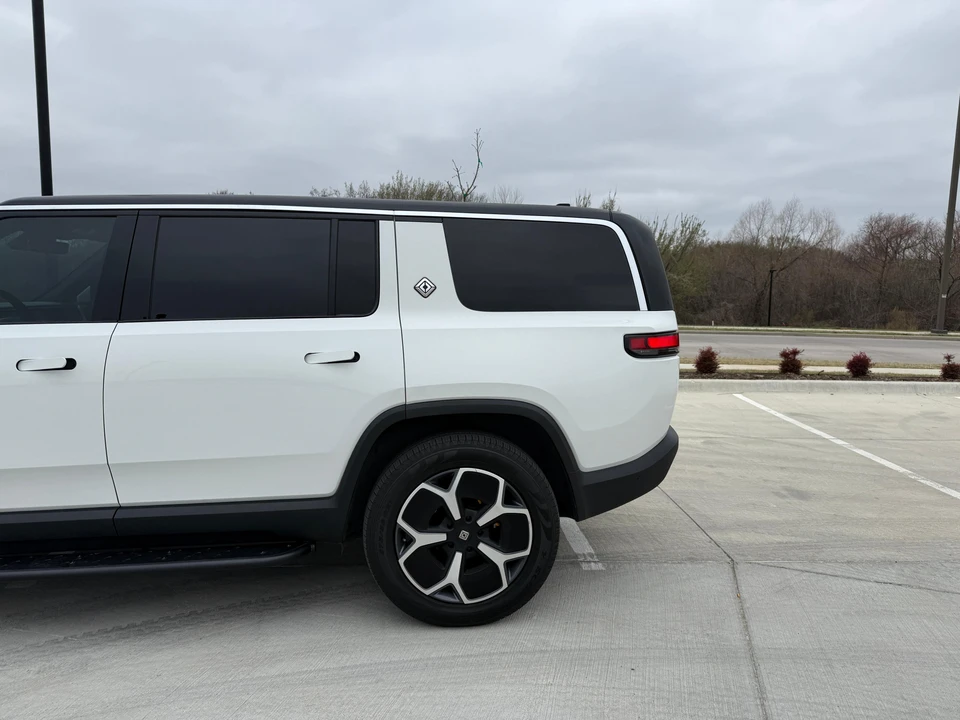 2023 Rivian R1S - Image 20 of 31