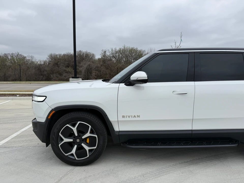 2023 Rivian R1S - Image 17 of 31