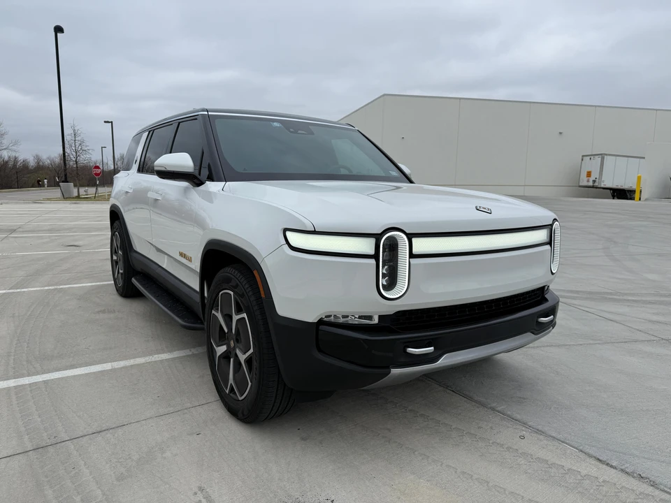 2023 Rivian R1S - Image 7 of 31
