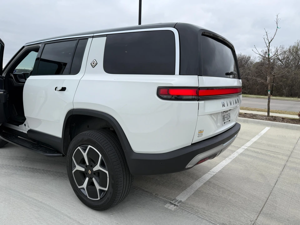 2023 Rivian R1S - Image 21 of 31