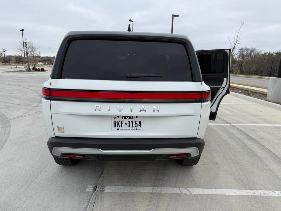2023 Rivian R1S - Image 6 of 31