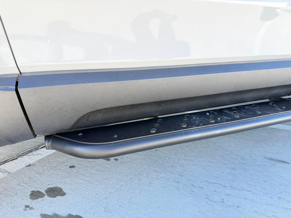 2023 Rivian R1S - Image 25 of 31