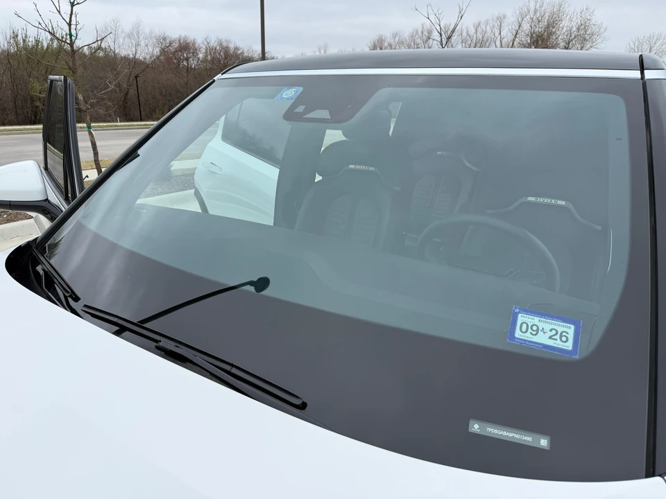 2023 Rivian R1S - Image 16 of 31