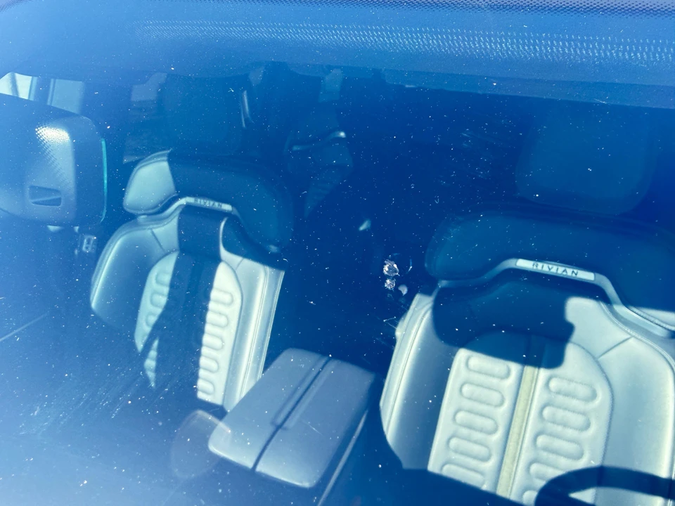 2023 Rivian R1S - Image 31 of 31