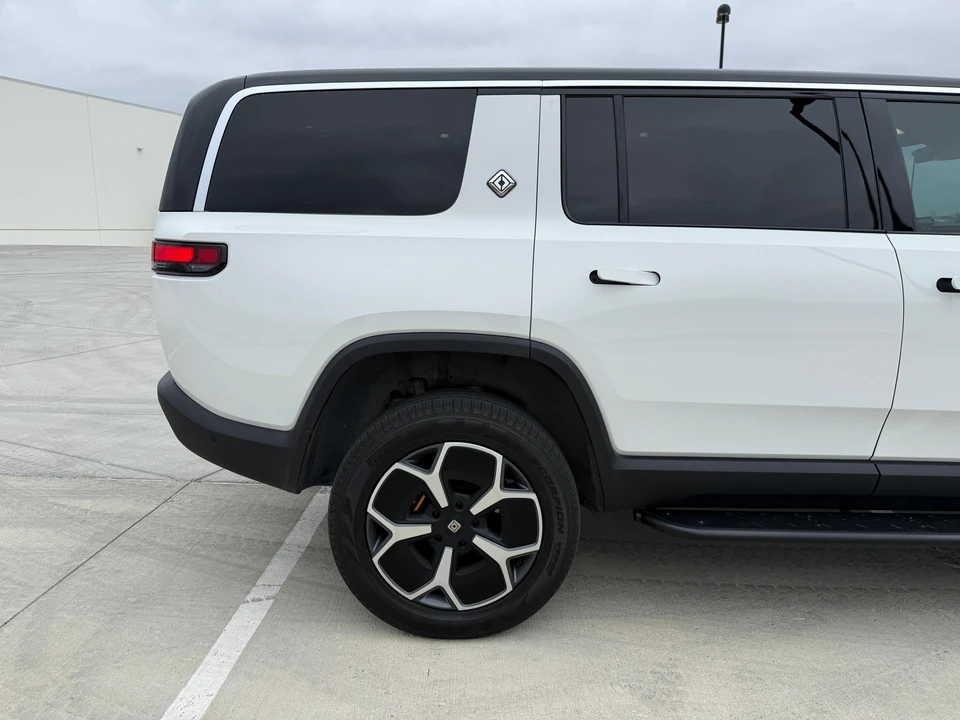 2023 Rivian R1S - Image 22 of 31