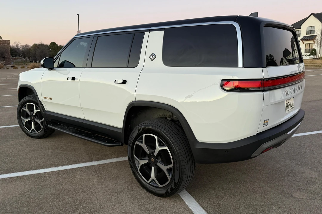 2023 Rivian R1S - Image 4 of 31