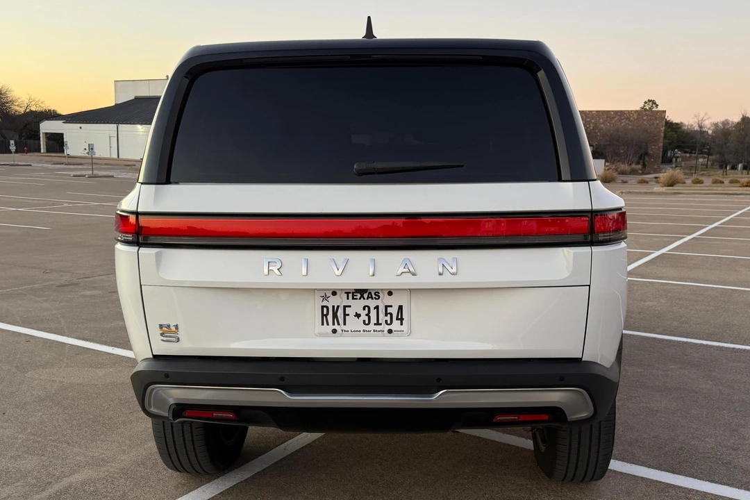 2023 Rivian R1S - Image 5 of 31
