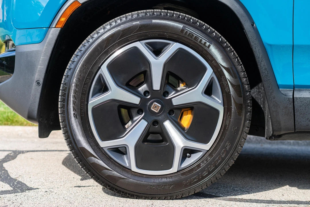 2023 Rivian R1S - Image 29 of 31