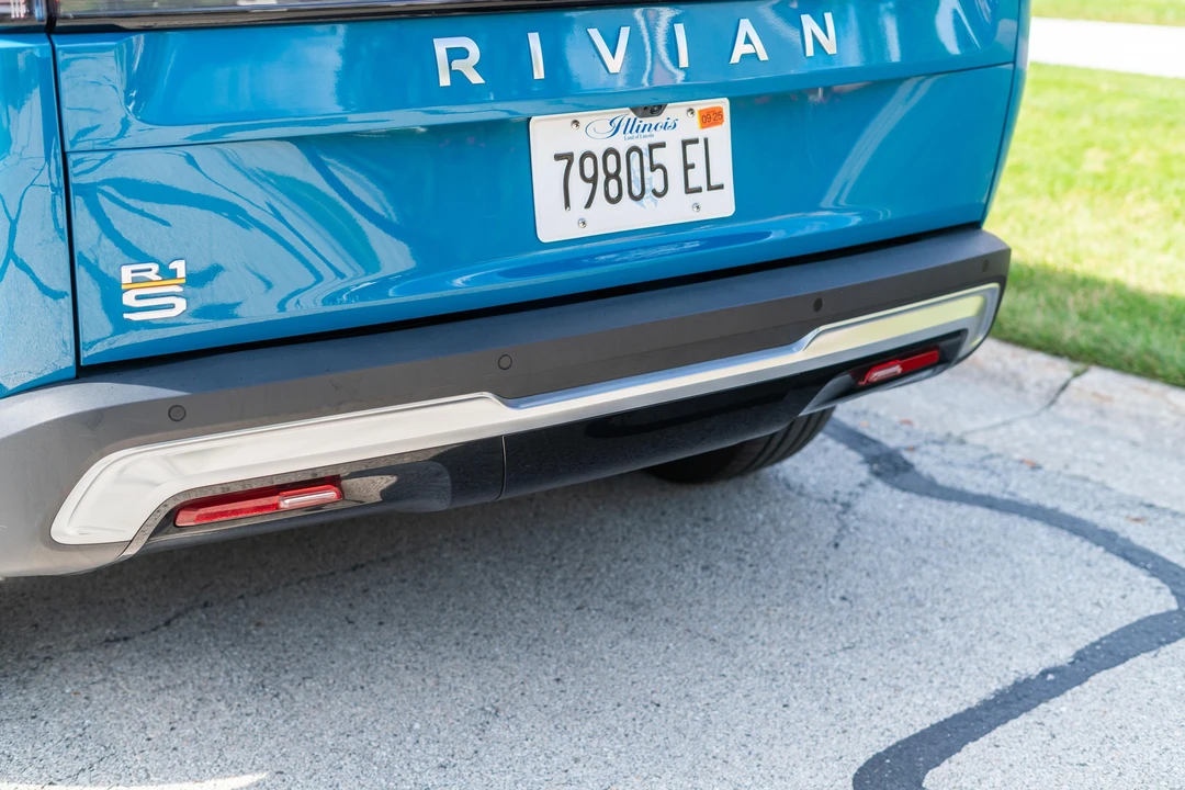2023 Rivian R1S - Image 22 of 31