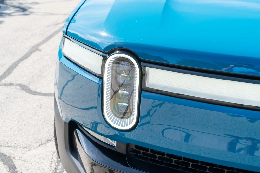 2023 Rivian R1S - Image 11 of 31