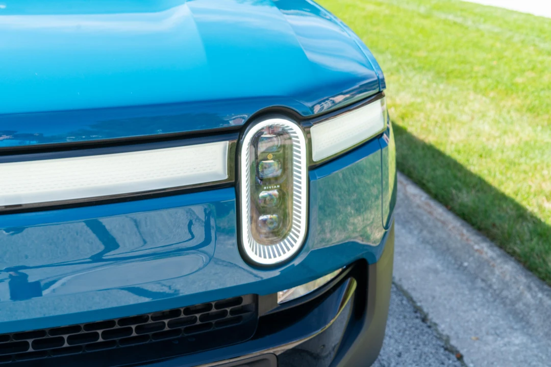 2023 Rivian R1S - Image 13 of 31