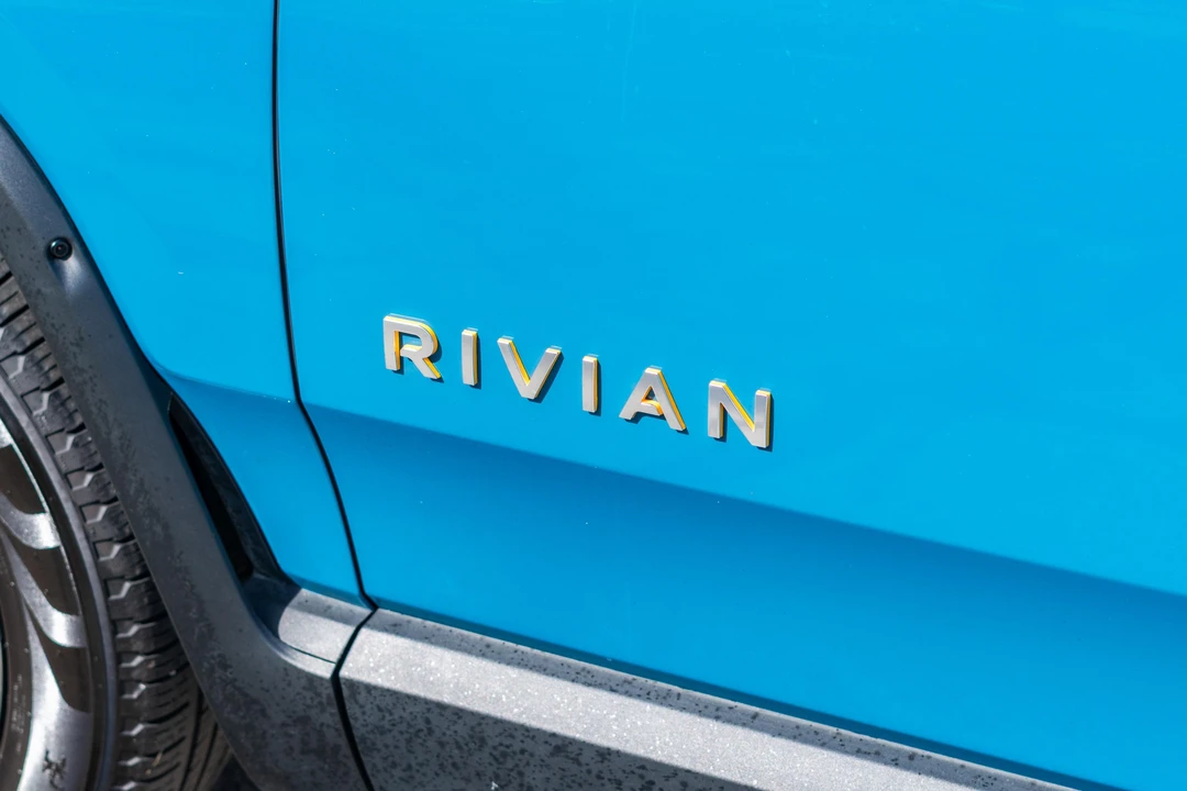 2023 Rivian R1S - Image 17 of 31