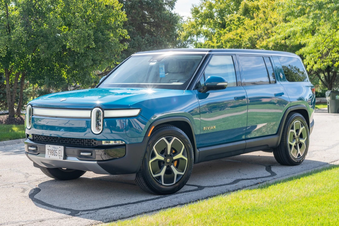 2023 Rivian R1S - Image 7 of 31