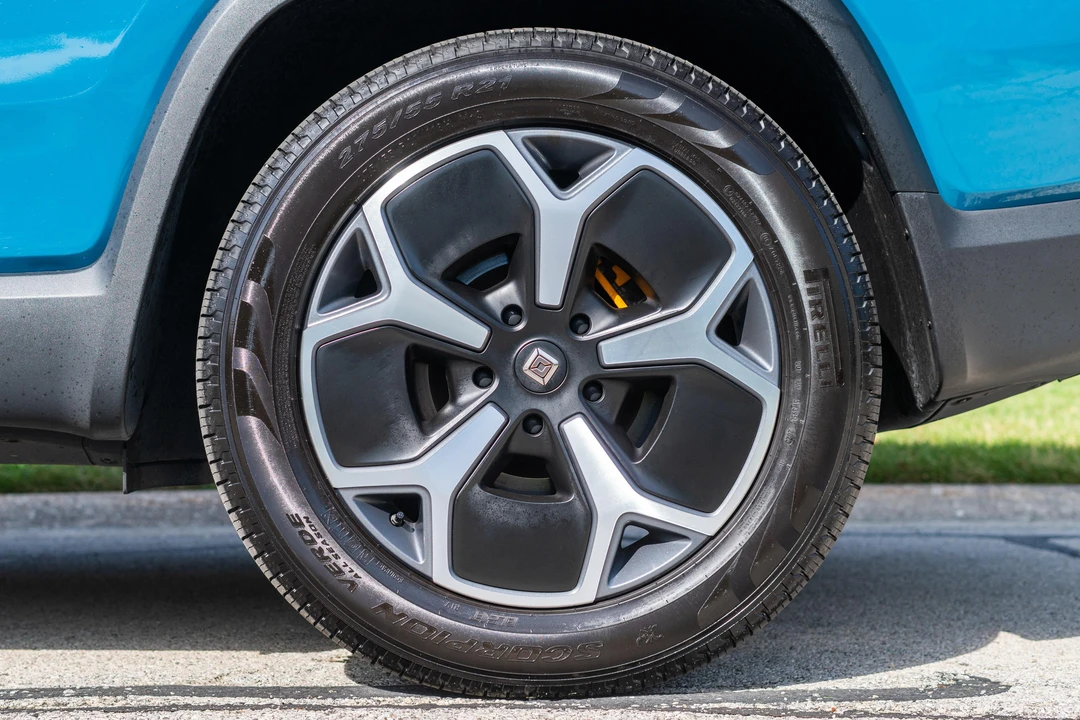 2023 Rivian R1S - Image 30 of 31