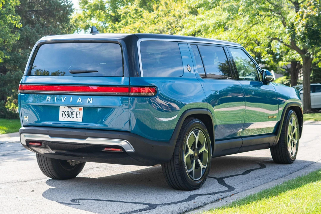 2023 Rivian R1S - Image 4 of 31