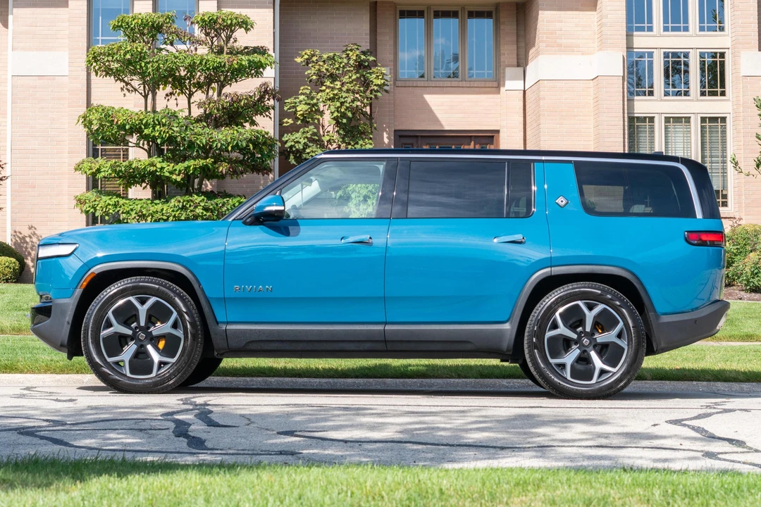 2023 Rivian R1S - Image 3 of 31