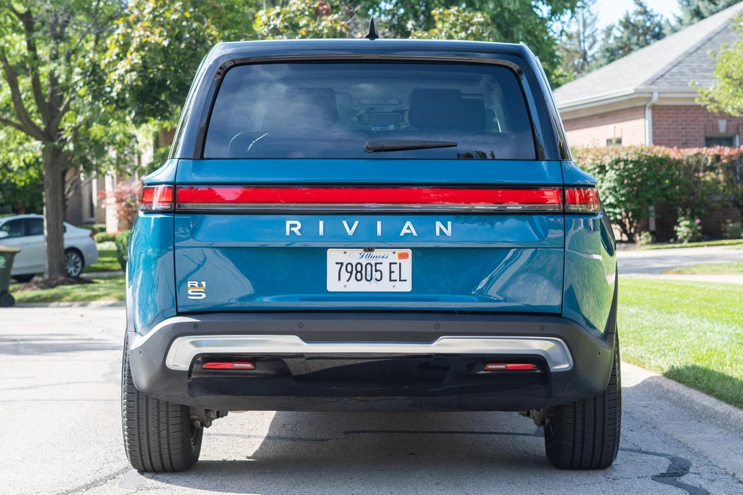 2023 Rivian R1S - Image 5 of 31