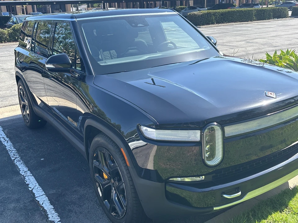 2023 Rivian R1S - Image 22 of 31