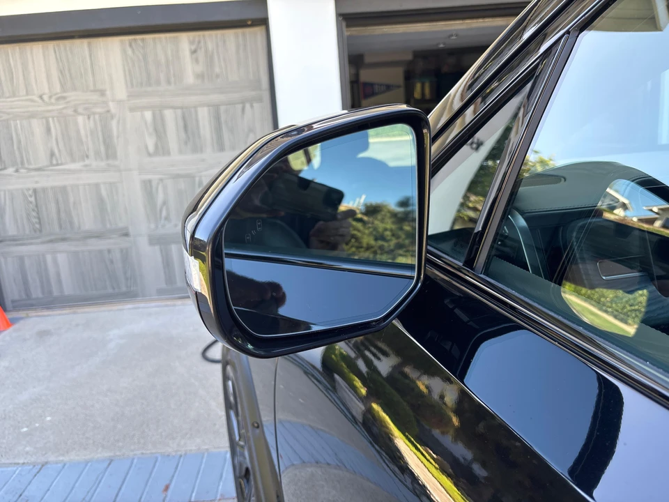 2023 Rivian R1S - Image 29 of 31