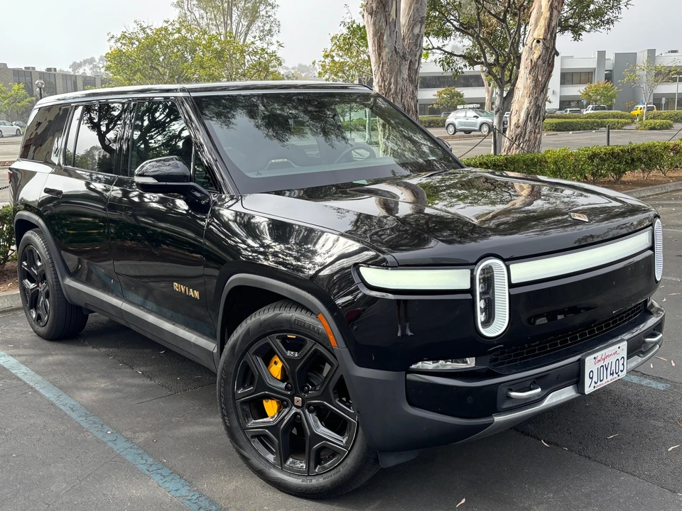 2023 Rivian R1S - Image 21 of 31