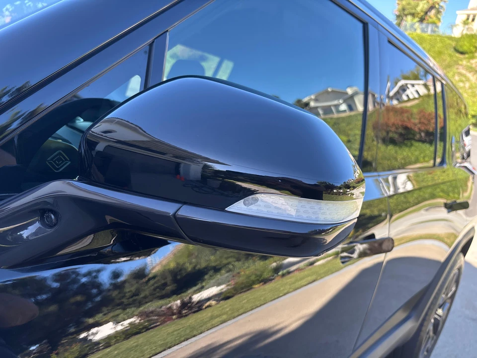 2023 Rivian R1S - Image 28 of 31