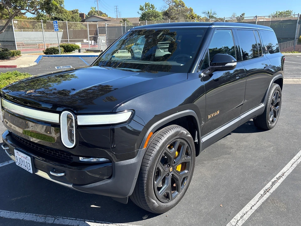 2023 Rivian R1S - Image 8 of 31