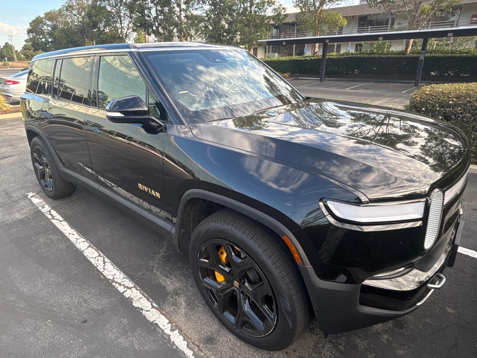 2023 Rivian R1S - Image 20 of 31