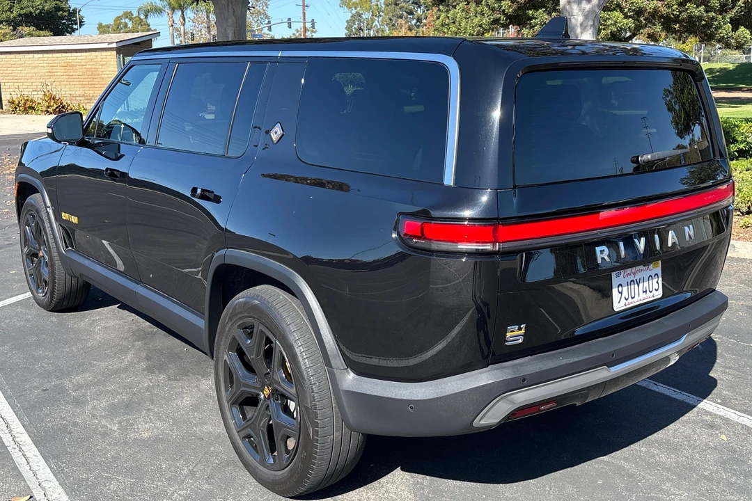 2023 Rivian R1S - Image 4 of 31