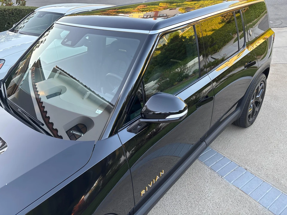 2023 Rivian R1S - Image 27 of 31