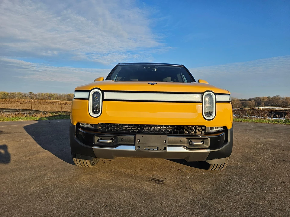 2023 Rivian R1S - Image 9 of 31