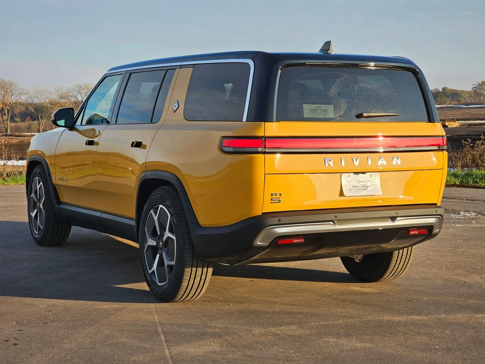 2023 Rivian R1S - Image 22 of 31