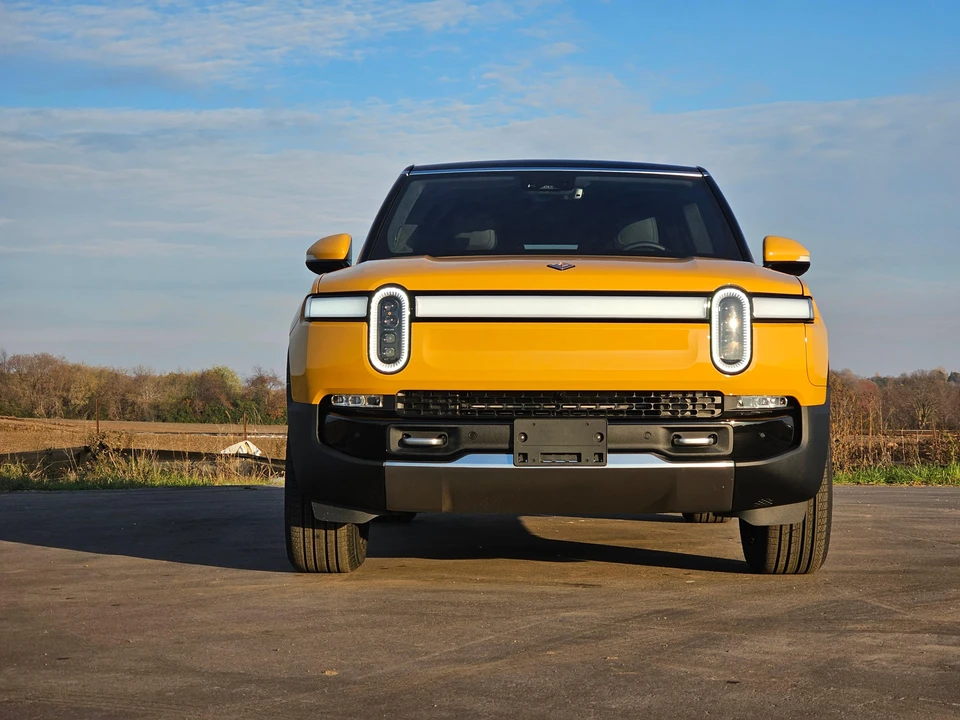 2023 Rivian R1S - Image 11 of 31