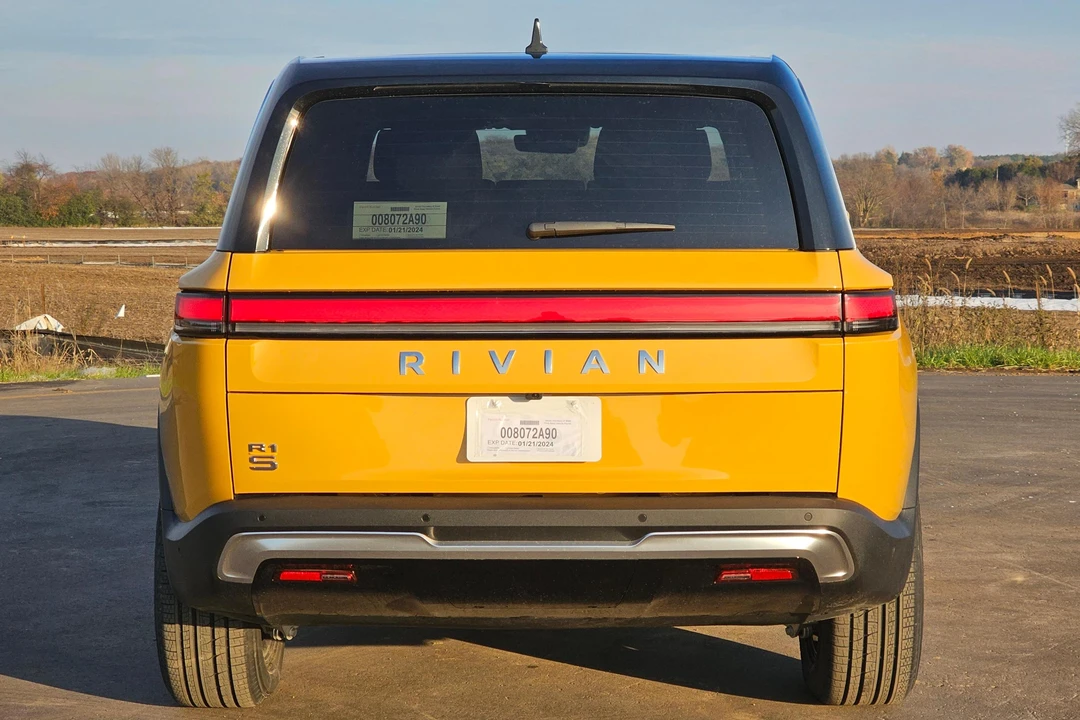 2023 Rivian R1S - Image 5 of 31