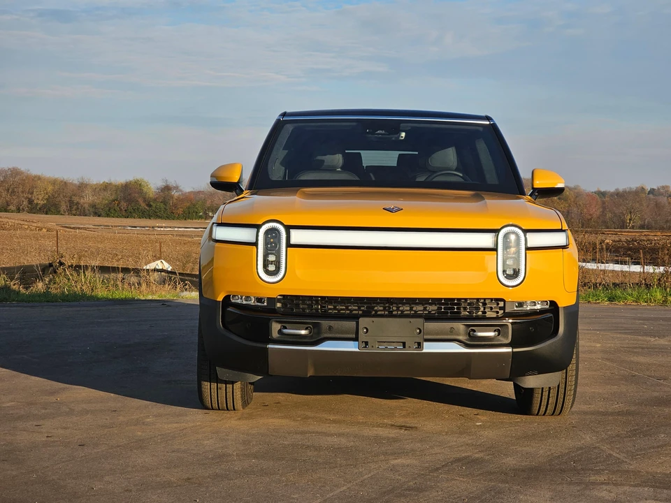2023 Rivian R1S - Image 12 of 31