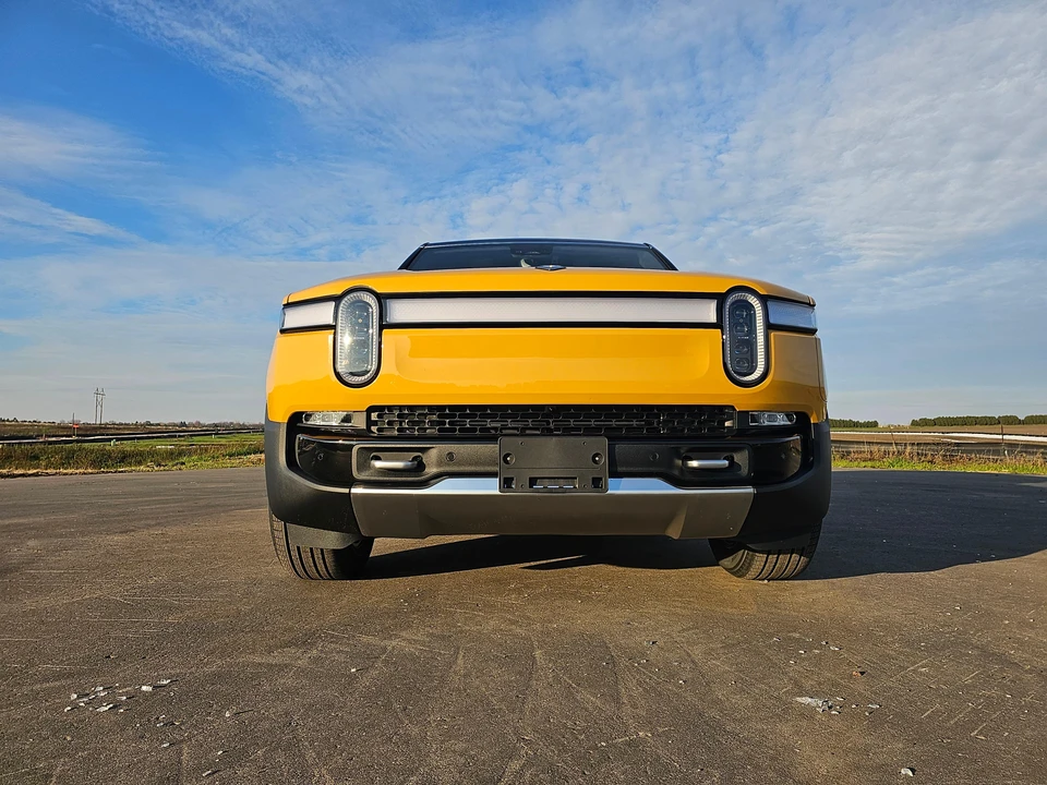 2023 Rivian R1S - Image 8 of 31