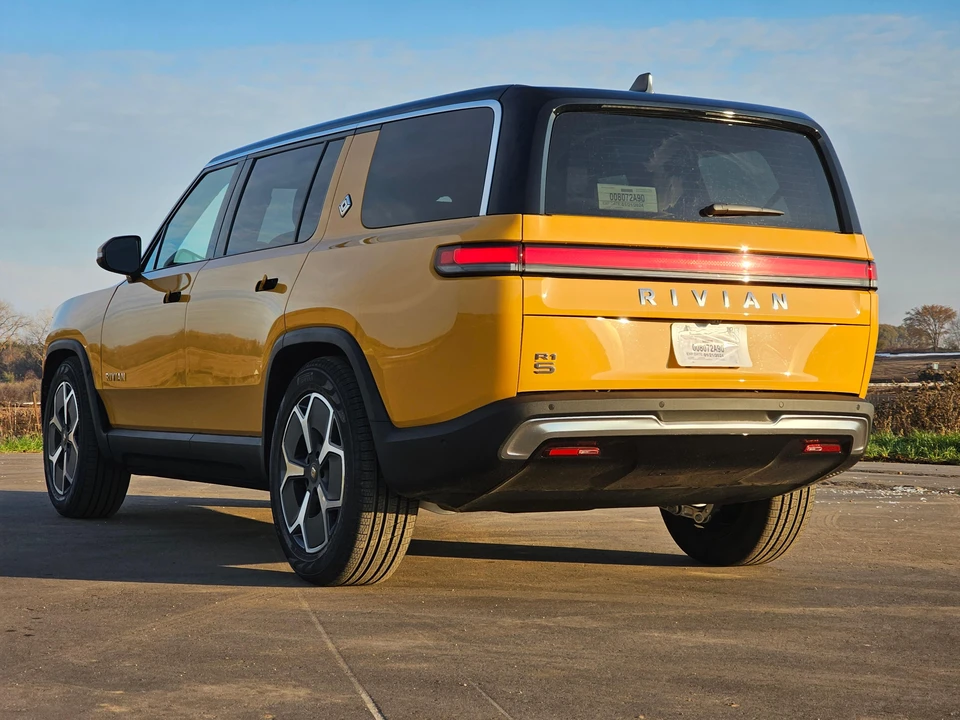 2023 Rivian R1S - Image 23 of 31