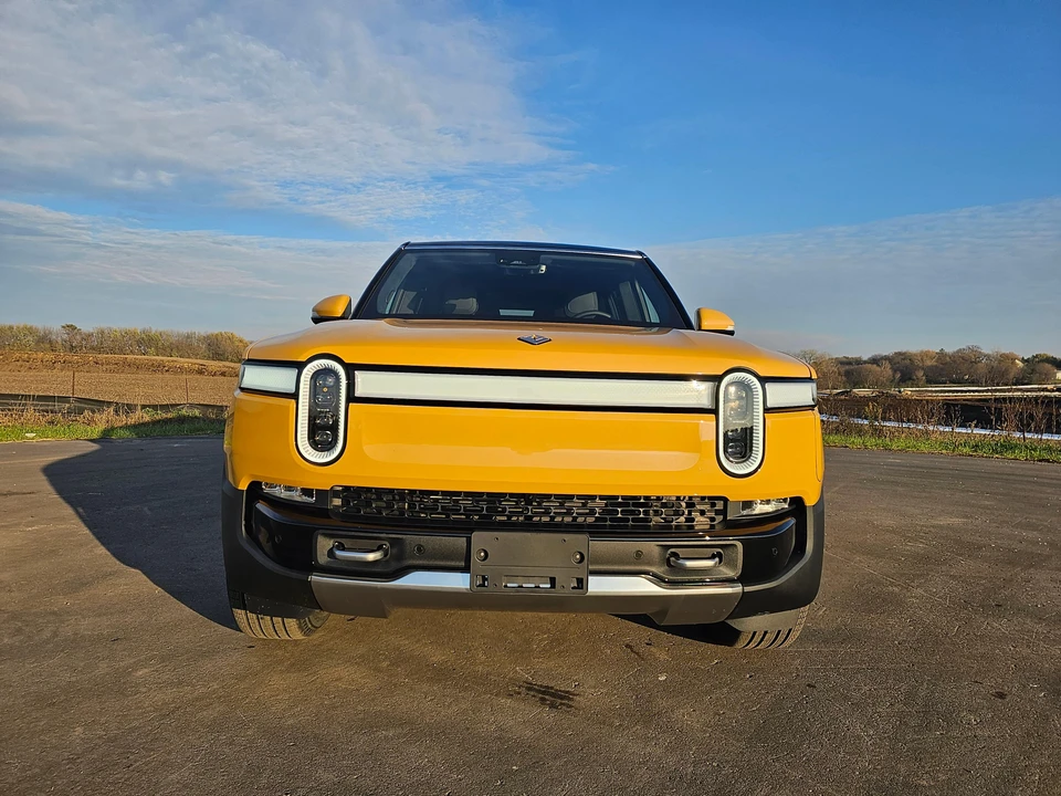 2023 Rivian R1S - Image 10 of 31
