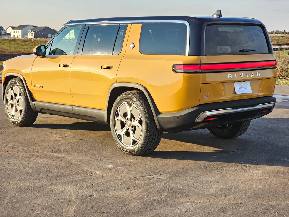 2023 Rivian R1S - Image 20 of 31