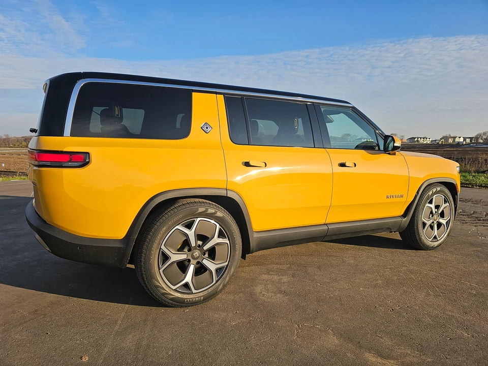 2023 Rivian R1S - Image 31 of 31