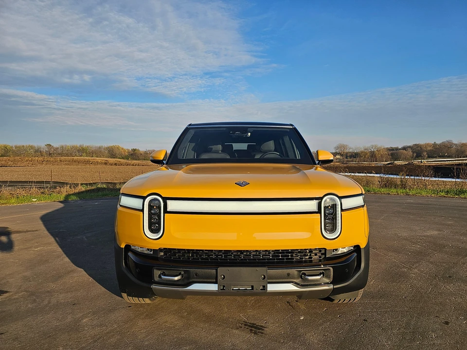 2023 Rivian R1S - Image 13 of 31